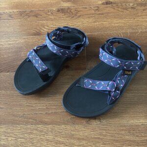 Teva purple woven sandals in size 13